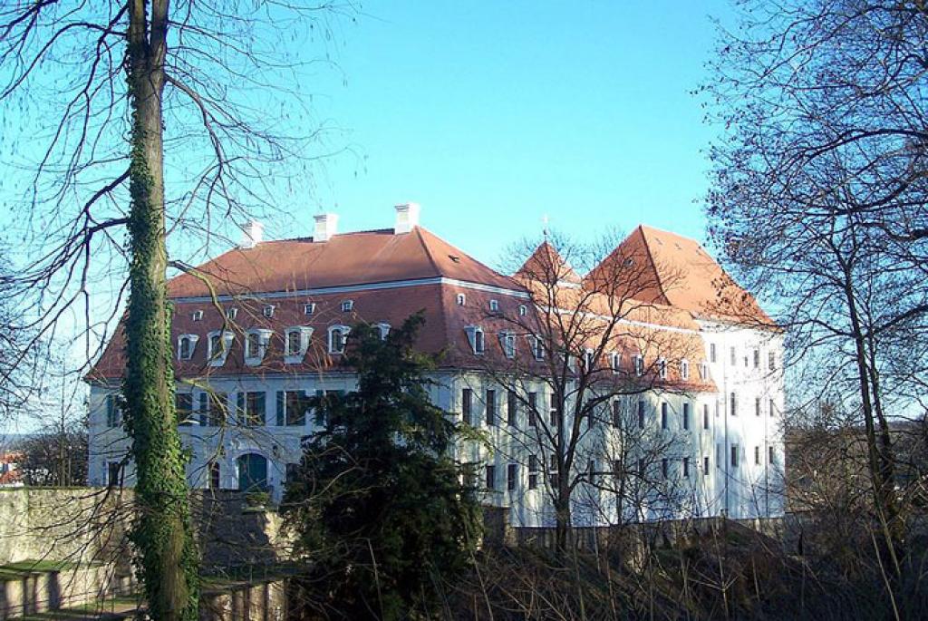 1. Schloss Siebeneichen
